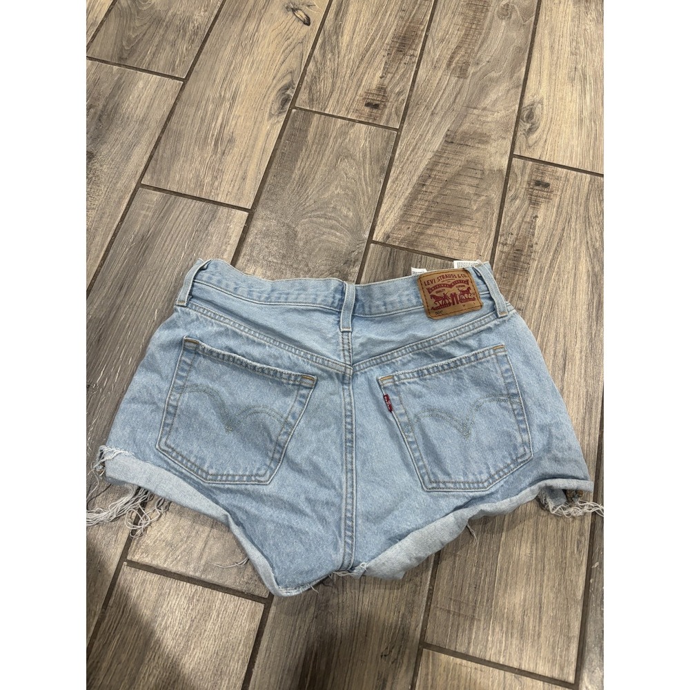 Levi's 501 Women's Distressed Light Wash Denim Jean Shorts Cut Off Raw Hem Size - Picture 2 of 4
